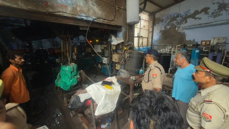 अलीगढ़ आइस फैक्टरी में अमोनिया गैस लीक, फायर टीम ने पाया काबू