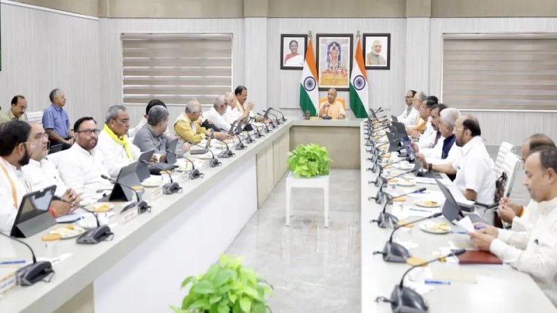 योगी कैबिनेट के 18 बड़े फैसले: दो नए एक्सप्रेसवे को मंजूरी, छात्राओं को मिलेगी स्कूटी