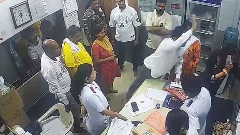 डॉक्टर से मारपीट के बाद ठाणे अस्पताल के 2 चिकित्सकों ने छोड़ी नौकरी, सुरक्षा पर उठे सवाल
