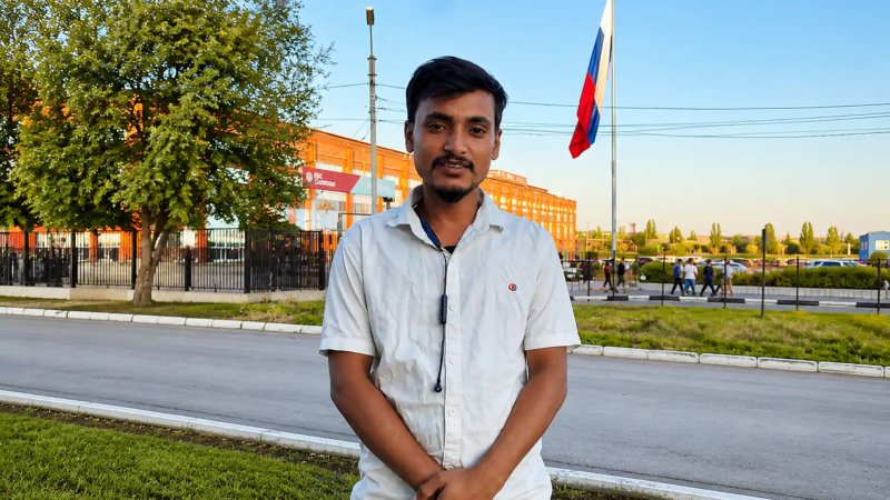 'मैं 4 महीने से रूस में हूं, फिर FIR में नाम कैसे?' NEET प्रदर्शन मामले में युवक का दावा