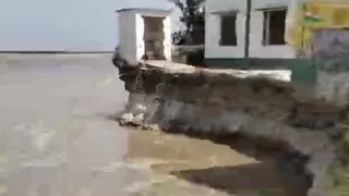 बलिया में तेज हुआ सरयू नदी का कटान, कई गांवों पर मंडराया खतरा; मकान और स्कूल नदी में समाए
