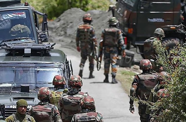शोपियां के सैदपोरा में मुठभेड़, दो आतंकियों के छिपे होने की आशंका