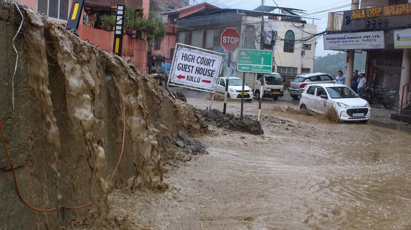 हिमाचल में भारी बारिश का कहर, 3 जिलों के स्कूल बंद; मणिमहेश यात्रा तीन दिन के लिए स्थगित