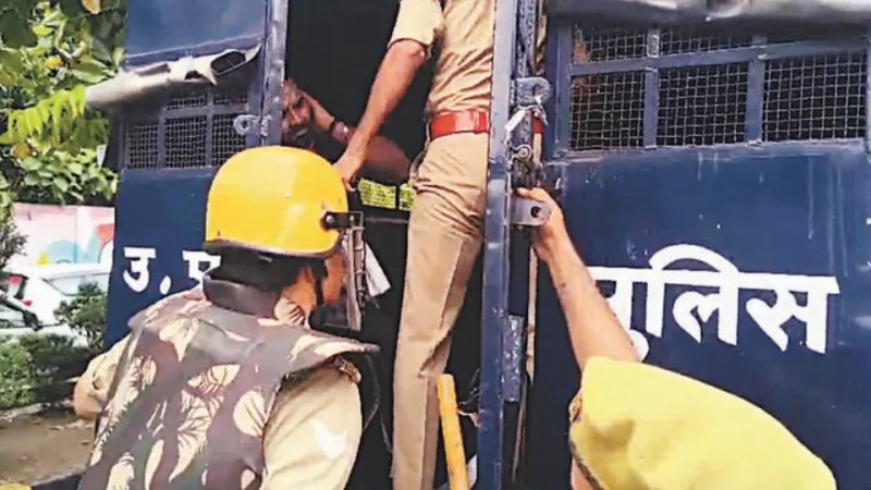 मेरठ: SSP समेत 50 पुलिसकर्मियों के खिलाफ कोर्ट पहुंचे अधिवक्ता, लाठीचार्ज मामले में याचिका दाखिल