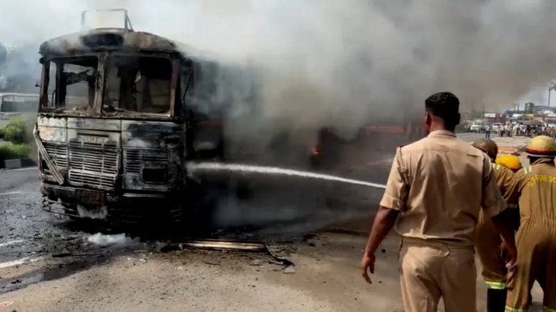 मुजफ्फरनगर: सीएनजी रोडवेज बस में लगी भीषण आग, चालक की सूझबूझ से 45 यात्रियों की बची जान