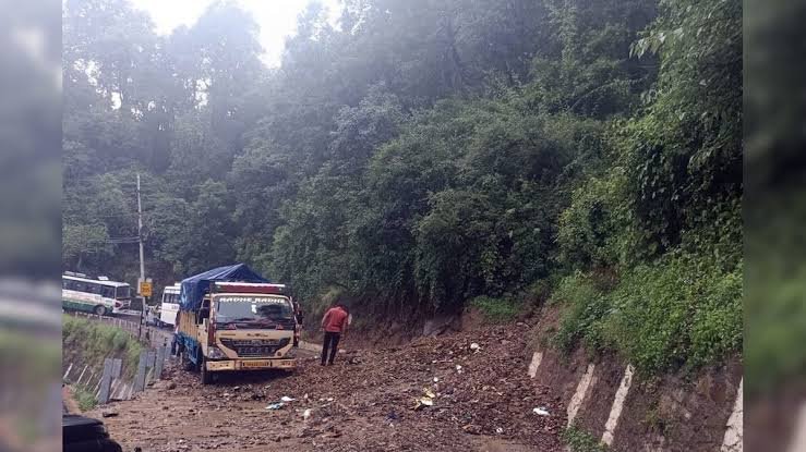 हिमाचल में मानसून का कहर, बारिश-भूस्खलन से एक की मौत; 270 सड़कें बंद