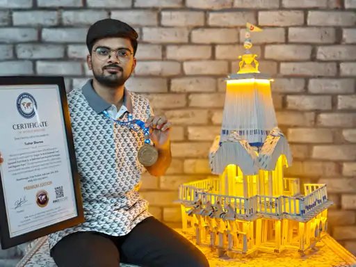 पुराने अखबारों से बनाया भगवान जगन्नाथ का रथ, मुजफ्फरनगर के तुषार शर्मा का वर्ल्ड रिकॉर्ड