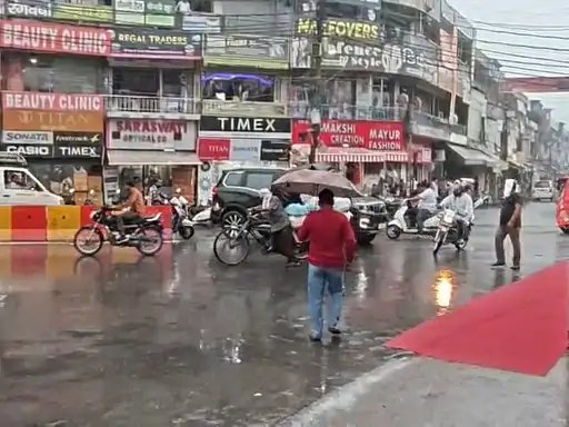 मुजफ्फरनगर में झमाझम बारिश से बदला मौसम, गर्मी और उमस से मिली राहत