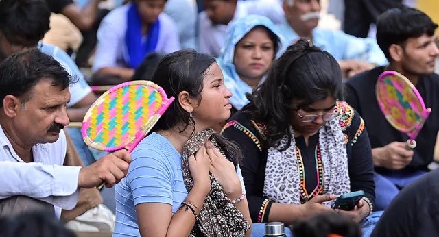 दिल्ली में उमस से बेहाल लोग, 38.6 डिग्री तापमान में 46 डिग्री जैसी गर्मी का एहसास