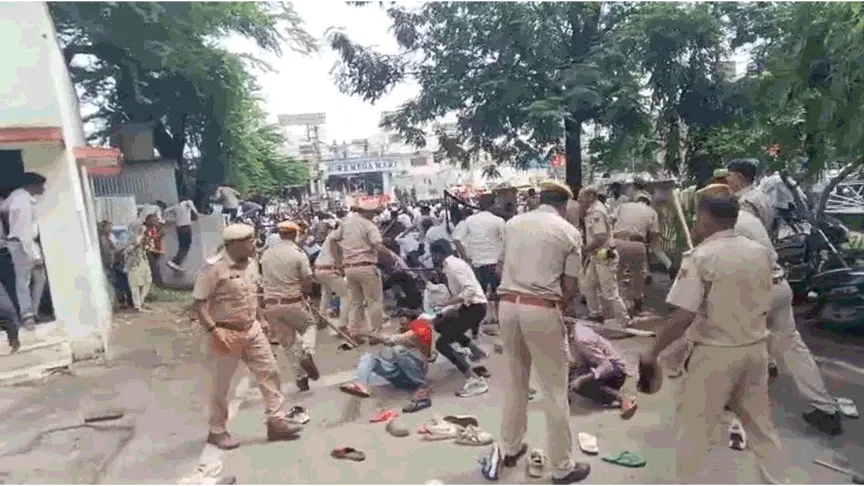 नीट पेपर लीक मामले पर बांसवाड़ा में प्रदर्शन, पुलिस ने किया लाठीचार्ज