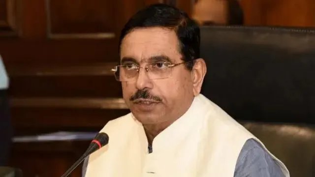 'यह मेरे लिए नया विषय है', शिक्षा मंत्रालय का कार्यभार संभालने के बाद बोले प्रल्हाद जोशी