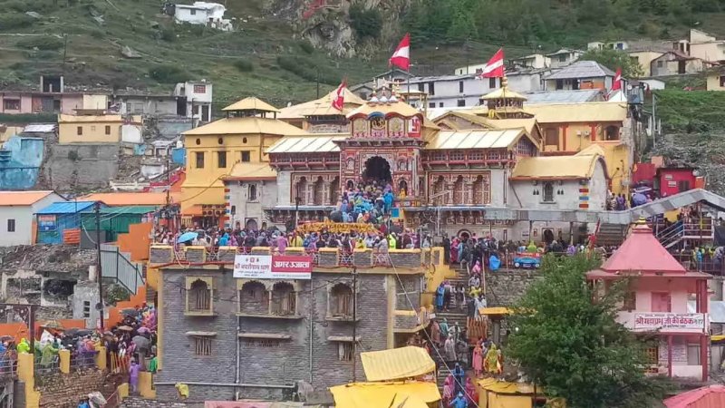 बदरीनाथ मंदिर चढ़ावा हेराफेरी मामले में पूर्व मंदिर अधिकारी गिरफ्तार