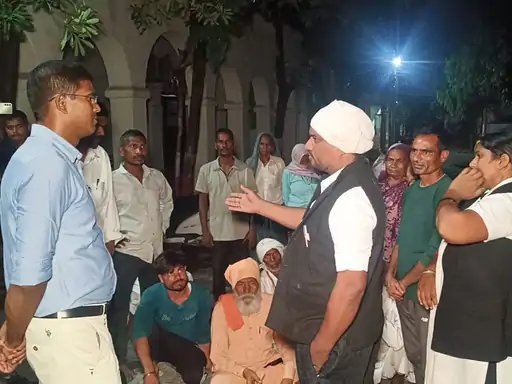 मुजफ्फरनगर: ग्राम सचिवालय विवाद पर ग्रामीणों का धरना जारी, लिखित आश्वासन की मांग