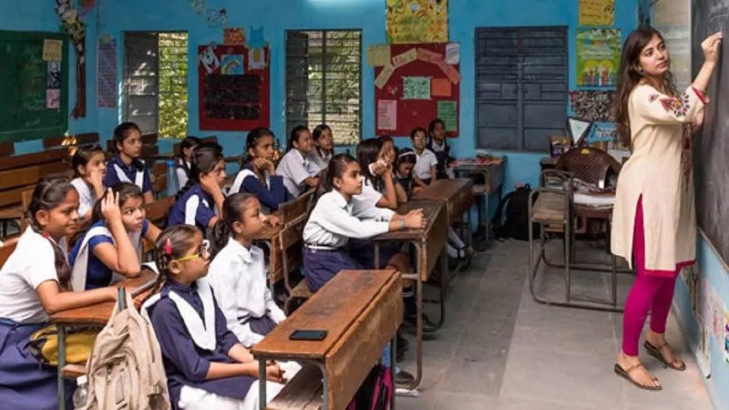 वाराणसी से CM योगी देंगे शिक्षकों को बड़ी सौगात, 5 लाख रुपये तक की कैशलेस चिकित्सा योजना का शुभारंभ