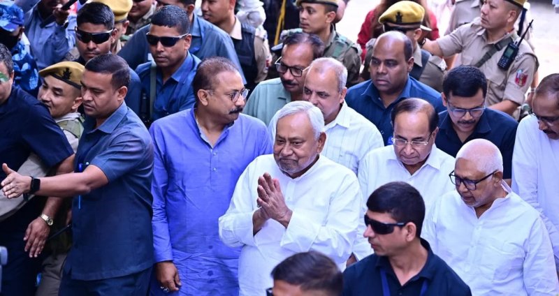 जदयू कार्यालय पहुंचे नीतीश कुमार, काम में देरी पर जताई नाराजगी