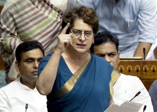 प्रियंका गांधी की 'गोमूत्र एक्सपर्ट' टिप्पणी पर बवाल, 215 से ज्यादा शिक्षाविदों ने लिखा खुला पत्र