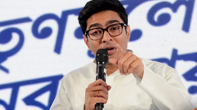 विधानसभा पत्र विवाद में फंसे अभिषेक बनर्जी, हाईकोर्ट ने शिकायतकर्ता को नोटिस जारी किया