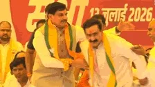 दतिया उपचुनाव: आशुतोष तिवारी ने भरा नामांकन, मंच पर भावुक हुए नरोत्तम मिश्रा