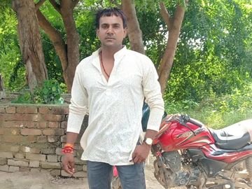 इटावा में युवक की संदिग्ध मौत, फंदे पर लटका मिला शव; पत्नी समेत कई लोगों पर परिजनों का आरोप
