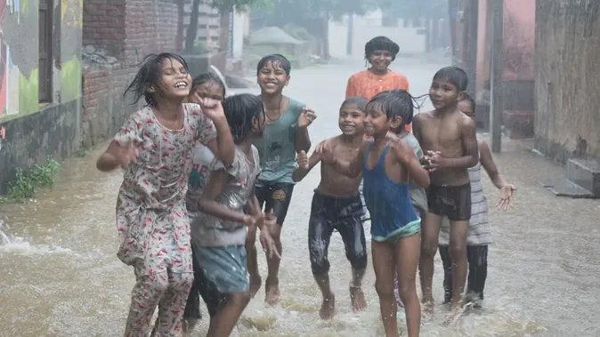 पश्चिमी यूपी में बारिश का कहर, मेरठ में 15 साल का रिकॉर्ड टूटा; कई जिलों में बाढ़ जैसे हालात