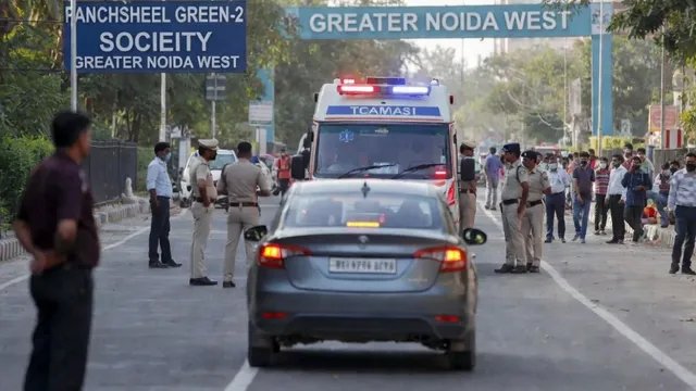 ग्रेटर नोएडा वेस्ट में बड़ा हादसा, कार की चपेट में आए 5 स्कूली बच्चे; एक की हालत गंभीर
