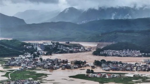 चीन में मौसम ने मचाई तबाही! 11 की मौत, 330 से ज्यादा घायल; शी जिनपिंग ने दिए बड़े निर्देश