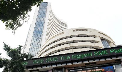शेयर बाजार की चाल रही धीमी, निफ्टी 24,100 के नीचे हुआ बंद