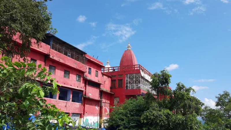 मनसा देवी मंदिर में नया नियम, दान व्यवस्था संभालने वाले पुजारी पहनेंगे बिना जेब वाले कपड़े