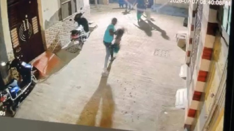 रोहतक में हैवान बना पिता, नशे में 5 साल की बेटी को जमीन पर पटका; वीडियो वायरल