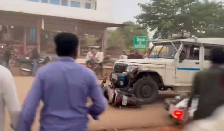 एमपी: रैपुरा थाने से बोलेरो लेकर फरार हुआ शराबी, बाजार में मचाया तांडव; 8 लोग घायल