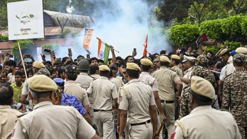दिल्ली बवाल के बाद एक्शन में पुलिस, प्रदर्शनकारियों की पहचान कर होगी कार्रवाई