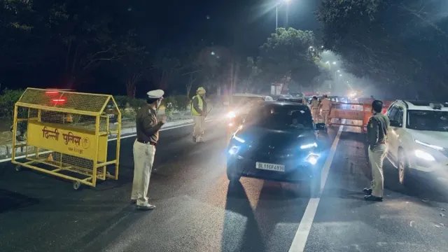 दिल्ली बॉर्डर पर सुरक्षा हाई अलर्ट, सिंघु-टिकरी समेत कई एंट्री प्वाइंट पर सख्त निगरानी