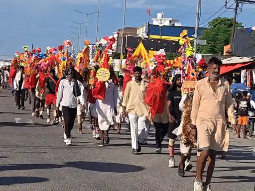 मुरैना के 150 शिवभक्तों का जत्था पहुंचा मुजफ्फरनगर, सामूहिक कांवड़ यात्रा बनी आकर्षण