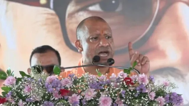 बुलंदशहर में CM योगी का विपक्ष पर निशाना, बोले- 2017 से पहले दंगों और माफिया का था दौर
