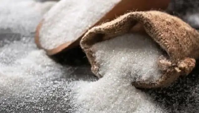 एक महीने में 15% महंगी हुई चीनी, जमाखोरी रोकने के लिए स्टॉक सीमा पर विचार