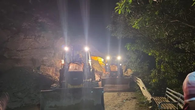 उत्तराखंड में बारिश का कहर, खंडाह के पास भूस्खलन से श्रीनगर-पौड़ी हाईवे बंद