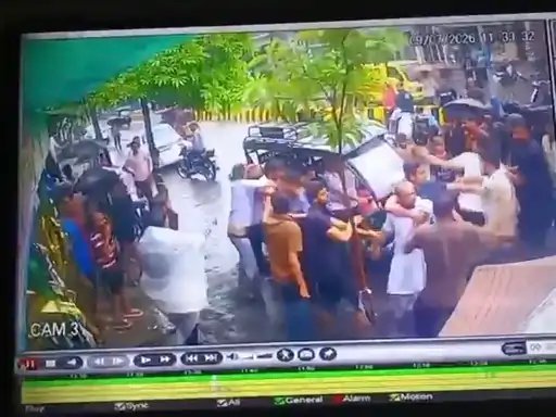 मुजफ्फरनगर: मामूली विवाद बना मारपीट का कारण, सड़क पर भिड़े दो पक्ष; CCTV वीडियो वायरल