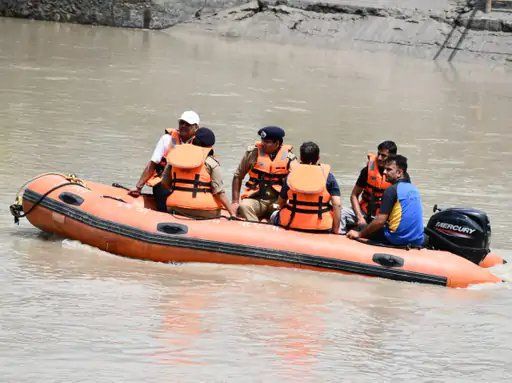 मुजफ्फरनगर: कांवड़ यात्रा को लेकर प्रशासन ने कसी कमर, स्पीड बोट से नहर क्षेत्र का निरीक्षण