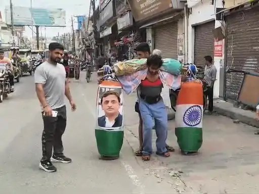 मुजफ्फरनगर के शिव चौक पहुंची 'अखिलेश वाली कांवड़', भक्त ने मांगी 2027 में फिर CM बनने की मन्नत