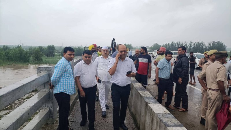 मुजफ्फरनगर जनपद में वर्षा का कहर: जिला अधिकारी, राजस्व विभाग का अमला मौके पर