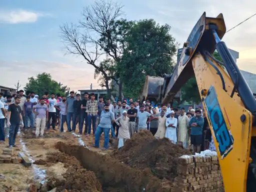 मुजफ्फरनगर में कब्रिस्तान-श्मशान की जमीन से हटा अवैध कब्जा, मंडलीय टीम की पैमाइश के बाद कार्रवाई