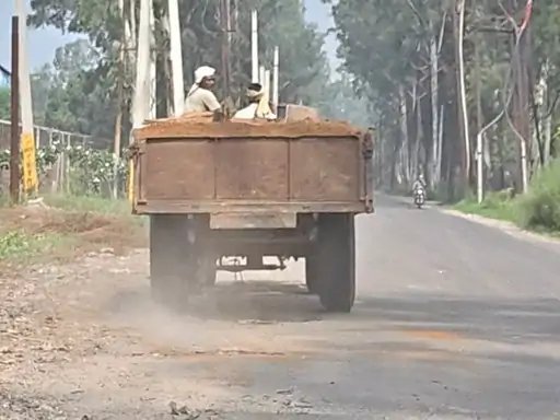 मुजफ्फरनगर में अवैध मिट्टी खनन का आरोप, वायरल VIDEO ने उठाए प्रशासन पर सवाल