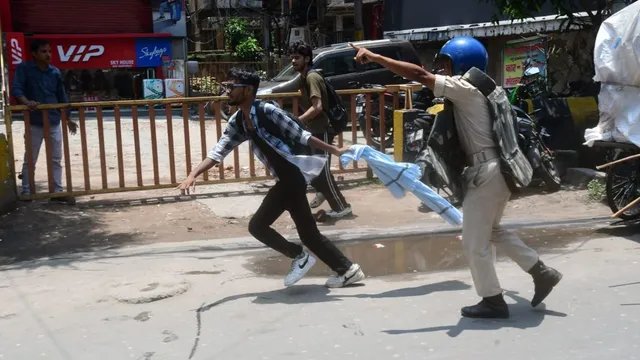 पटना में NEET विवाद पर बवाल, प्रदर्शनकारियों पर लाठीचार्ज; तेज प्रताप यादव हिरासत में