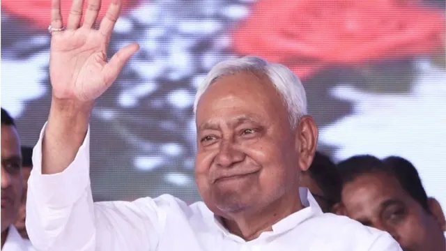 नीतीश कुमार ने दिल्ली आवास में किया गृह प्रवेश, ललन सिंह समेत कई नेता रहे मौजूद