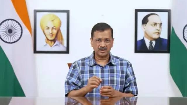 केजरीवाल का केंद्र सरकार पर हमला, बोले- कच्चा तेल सस्ता फिर भी पेट्रोल 102 रुपये क्यों?