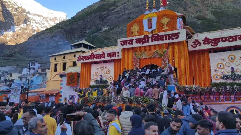 बदरीनाथ मंदिर चढ़ावा मामले की जांच तेज, पुलिस ने मंदिर अधिकारी से की पूछताछ