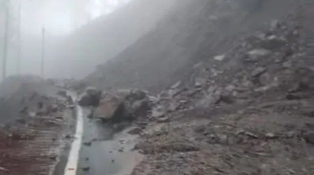 पिथौरागढ़ में चट्टान गिरने से कैलास मानसरोवर यात्रा मार्ग बंद, चौथा दल धारचूला में फंसा