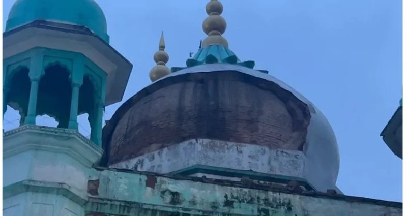 मथुरा की ऐतिहासिक जामा मस्जिद में हादसा, गुंबद का हिस्सा टूटकर गिरा; बड़ा हादसा टला