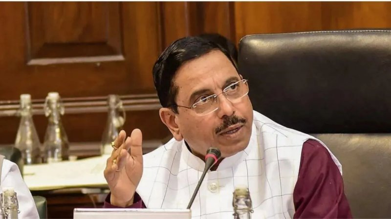 राष्ट्रपति ने मंजूर किया धर्मेंद्र प्रधान का इस्तीफा, प्रह्लाद जोशी को मिला शिक्षा मंत्रालय का अतिरिक्त प्रभार