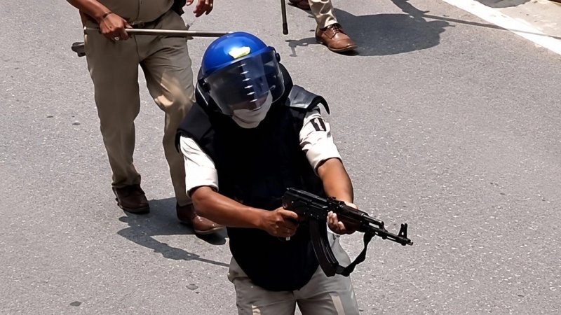 सिवान फायरिंग केस में बड़ा एक्शन, AK-47 चलाने वाला सिपाही निलंबित